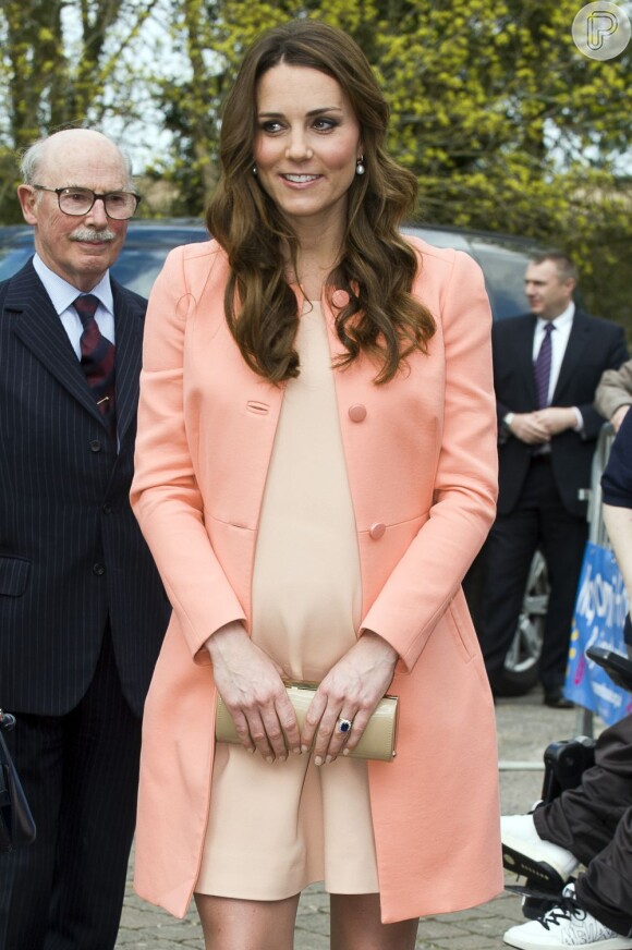 Kate Middleton deve dar à luz nesta semana e já tem viagem marcada com o bebê para 2014. O destino para a 'turnê' com o herdeiro real sera Austrália e Nova Zelândia