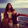 Andréa Santa Rosa posa com os filhos, Nina, Pedro e Felipe