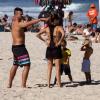 Fernanda Lima e Rodrigo Hilbert estavam com os filhos gêmeos, João e Francisco, de 5 anos, na praia do Leblon