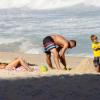 Fernanda Lima e Rodrigo Hilbert estavam com os filhos gêmeos, João e Francisco, de 5 anos, na praia do Leblon
