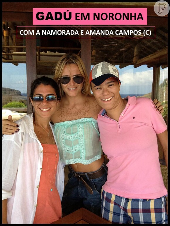 A colunista Daliana Martins publica a primeira foto de Maria Gadú com a namorada. O registro é da fã Amanda Campos, a loira localizada no centro da imagem