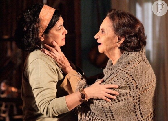 Na novela 'Flor do Caribe', Maria Adília (Inez Viana) teve reencontro emocionante com a mãe, Veridiana (Laura Cardoso)
