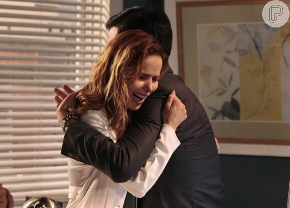 Glauce (Leona Cavalli) recorre a Félix (Mateus Solano) depois de assassinar Elenice (Nathália Rodrigues), em 'Amor à Vida', em 17 de julho de 2013