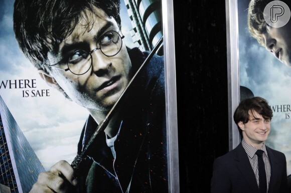 Daniel Radcliffe assistiu à estreia de 'Harry Potter e as Relíquias da Morte - Parte 1' no Alice Tully Hall, em Nova York, em novembro de 2010. O ator ficou conhecido do público ao estrelar o primeiro filme da saga, em 2001
