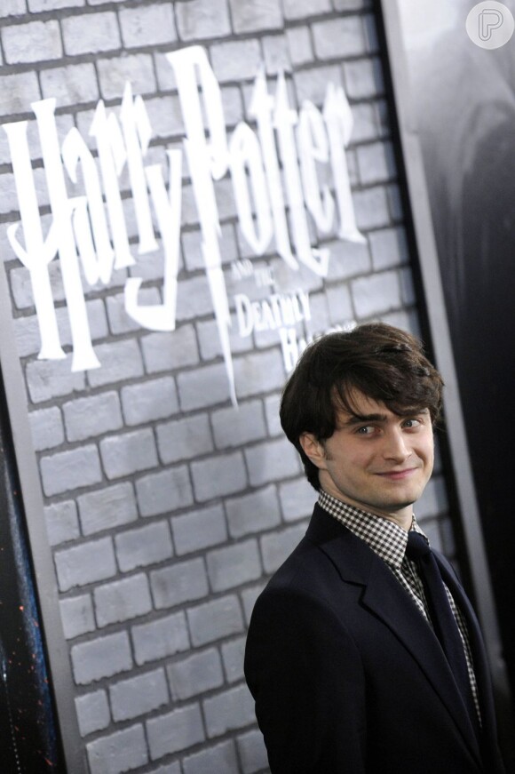Daniel Radcliffe ganhou uma legião de fãs desde a sua estreia na saga 'Harry Potter'. Na foto, o rapaz aparece na estreia do filme que aconteceu no Alice Tully Hall, em Nova York, em novembro de 2010