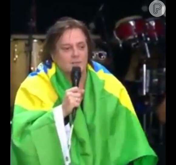 Fábio Jr. desabafou contra o governo Dilma Rousseff durante o Brazilian Day, em Nova York, nos Estados Unidos: 'Vocês sabem o que está acontecendo no Brasil? Desordem e roubalheira. É uma quadrilha!'