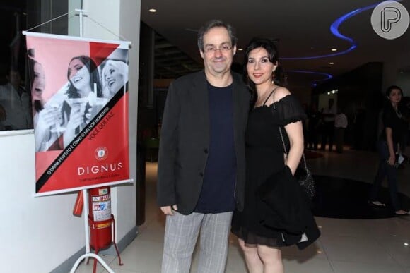 Daniel Dantas e a mulher na pré-estreia de 'O Pequeno Dicionário Amoroso 2'