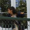 Morena (Nanda Costa) consegue fugir depois de ser arrematada no leilão; cena vai ao ar no capítulo de terça-feira, 11 de dezembro de 2012, em 'Salve Jorge'