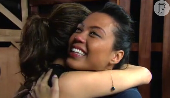 Sabrina Kanai ganhou um abraço da apresentadora Ana Paula Padrão ao revelar que estava grávida após deixar o 'MasterChef Brasil'. A concorrente escondeu a notícia para não se sentir protegida na competição
