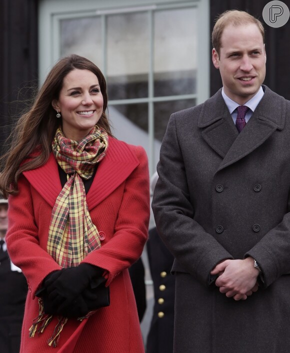 Kate Middleton está acompanhada do Príncipem William