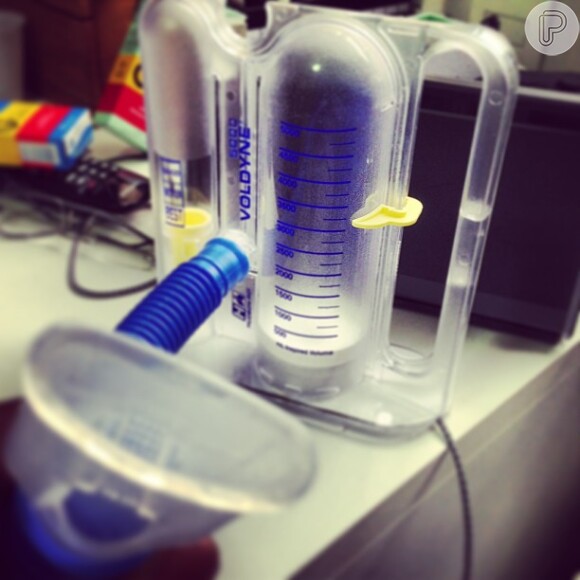 Thiaguinho posta foto de aparelho de reabilitação pulmonar