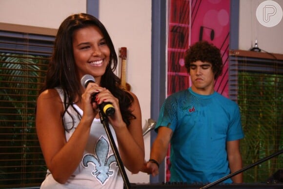 Mariana Rios fez sua estreia na televisão em 'Malhação', folhetim no qual se lançou também como cantora. Yasmim, sua personagem, cantava na Quadribanda