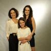 Carolina ao lado de Eliane Giardini e Klara Castanho, que interpretam sua mãe e sua sobrinha, respectivamente, na trama