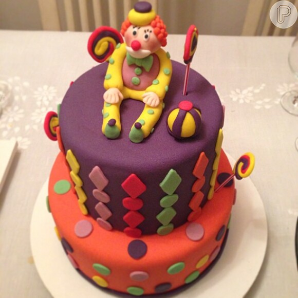 No primeiro mês de vida de Balder, Flávia Sampaio fez questão de compartilhar com seus fãs e seguidores a foto do bolo de aniversário