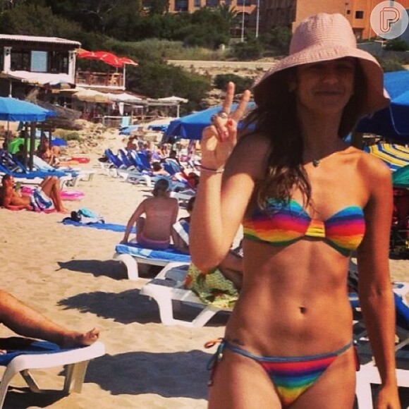 Paula Morais, namorada de Ronaldo, publica foto de biquíni no Instagram