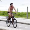 Um dos exercícios prediletos de Felipe Camargo é pedalar pela orla do Rio