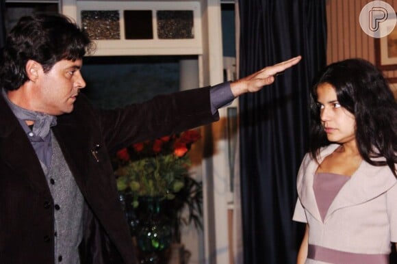 Em 2005, Felipe Camargo interpretou o fisiotrapeuta Julian, que ajuda Alexandra (Nivea Stelmann) no tratamento de sua doença mental