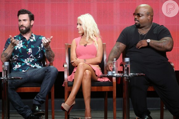 Christina Aguilera aparece mais magra na coletiva de imprensa do 'The Voice', ao lado de Adam Levine e Cee Lo Green