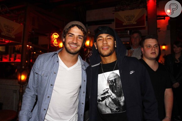 Alexandre Pato e Neymar se encontraram no último dia 22, no restaurante Paris 6, em São Paulo