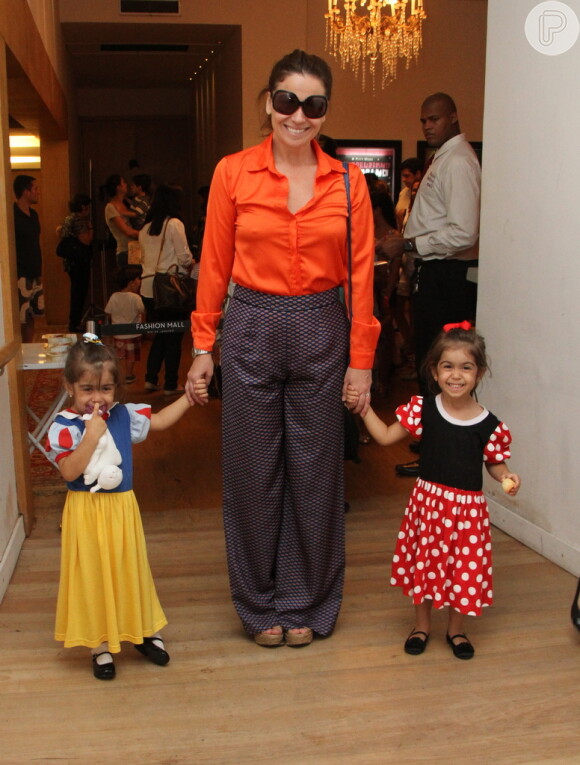 Giovanna Antonelli com as filhas gêmeas, Sofia e Antônia, de dois anos