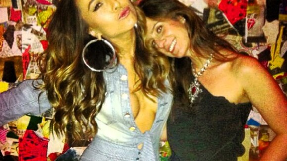 Sabrina Sato usa decotão em festa com presença de Nanda Costa, capa da 'Playboy'