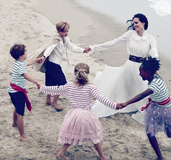 Angelina Jolie falou sobre a criação dos filhos na edição de novembro da revista 'Vogue' americana