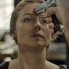 Romero (Alexandre Nero) vai embora e deixa Atena (Giovanna Antonelli) na mira da arma dos criminosos, na novela 'A Regra do Jogo'