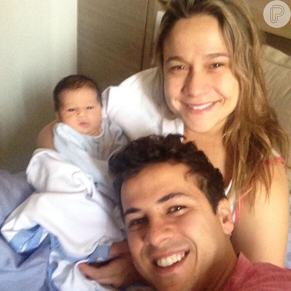 Fernanda Gentil, Gabriel e Matheus Braga numa selfie em família