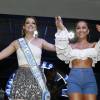 Sabrina Sato entregou a faixa de musa da Vila Isabel a Agatha Moreira, que fará sua estreia na Sapucaí no Carnaval 2016