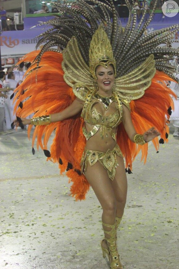 Paloma Bernardi é rainha de bateria da Grande Rio. Recentemente, a atriz fechou com a Record, mas mesmo assim a Globo a convidou para gravar a chamada