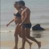 Atriz foi flagrada em uma praia do Pará na companhia de Daniel de Oliveira e exibindo uma barriguinha mais saliente aos 4 meses de gravidez