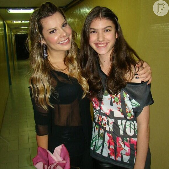 Giovanna Grigio encontra Fernanda Souza em 4 de agosto de 2013 e declara: 'Fê, amei te conhecer um grande beijo!'