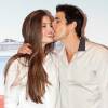 Camila Queiroz ganhou um beijo carinhoso de Reynaldo Gianecchini na première de 'SOS Mulheres ao Mar 2', nesta terça-feira, 20 de outubro de 2015