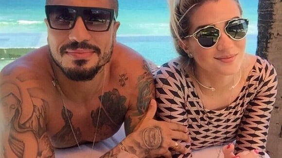 Após casamento, Aline Gotschalg e Fernando Medeiros curtem lua de mel em praia