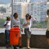 Queen Latifah é fotografada na Urca, no Rio de Janeiro. Atriz está no Brasil para gravar um documentário sobre viagens dirigido por Paula Lavigne 