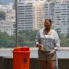 Queen Latifah é fotografada na Urca, no Rio de Janeiro. Atriz está no Brasil para gravar um documentário sobre viagens dirigido por Paula Lavigne 