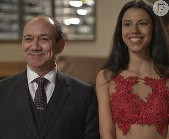 Junior (Frank Menezes) pediu Urbana (Maria Paula Lima) em casamento, na novela 'I Love Paraisópolis'