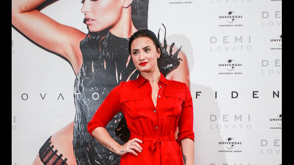 Demi Lovato tem carro perseguido por fãs e quase sofre acidente, diz jornal