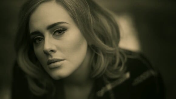 Adele divulga clipe de 'Hello' após 4 anos sem lançar novo álbum. Assista!