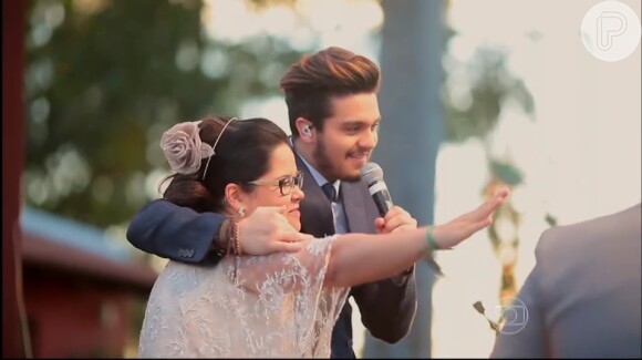 Luan Santana surpreende fã do Rio Grande do Sul e canta em seu casamento, no 'Caldeirão', em 24 de outubro de 2015