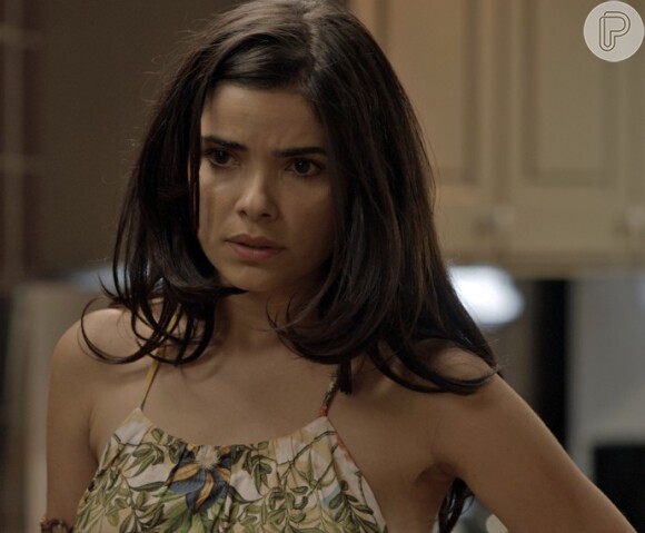 Tóia (Vanessa Giácomo) flagra Romero (Alexandre Nero) na cama com Atena (Giovanna Antonelli) e o questiona, na novela 'A Regra do Jogo'