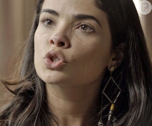 Tóia (Vanessa Giácomo) se revolta com Romero (Alexandre Nero) e avisa que vai se mudar de seu apartamento, na novela 'A Regra do Jogo'