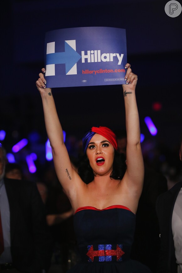 Katy Perry cantou no comício da candidata Hillary Clinton em Iowa, nos EUA