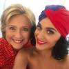 Em seu Instagram, Katy postou algumas fotos com Hillary Clinton e dividiu opiniões. 'Por favor, vá se informar melhor antes de apoiar alguém assim', disse uma pessoa que não gostou de saber da aliança. 'Ela está apoiando uma pessoa que deveria estar na cadeia', completou outra