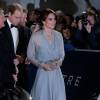 Kate Middleton e Príncipe William chegam ao lançamento do novo filme do '007'