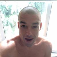 Sergio Marone, de 'Os Dez Mandamentos', faz selfie nu no banho:'Cada gota conta'
