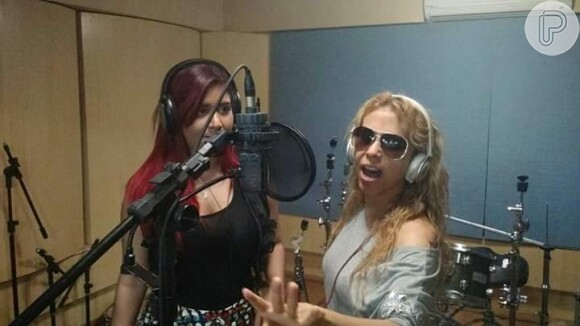 Joelma gravou a música 'Amor de Fã' ao lado de Priscila Senna, em seu primeiro trabalho fora da Calypso