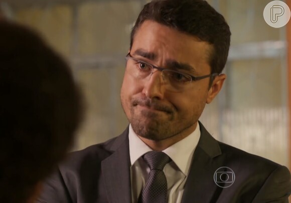 Faustini (Ricardo Pereira) vai dar ultimato de 24 horas para Paturi (Glicério do Rosário), na novela 'A Regra do Jogo'