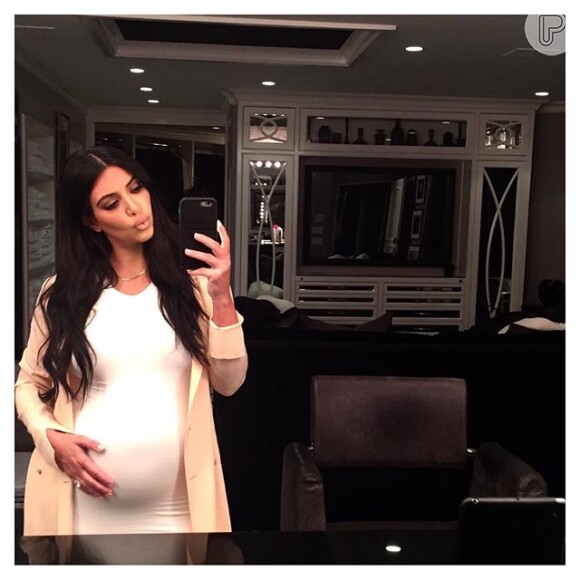 Kim Kardashian fez mais um desabafo sobre a gravidez em seu diário na web: 'Estou me sentindo uma baleia'