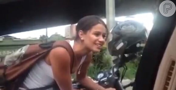 Ainda em 2013 Fred ganhou destaque ao beijar uma motoqueira no trânsito. Izabela Araújo conquistou a simpatia do craque enquanto aguardava o semáforo abrir. Parados na rua, eles começaram a conversar e Fred pediu um beijo à moça, que não negou